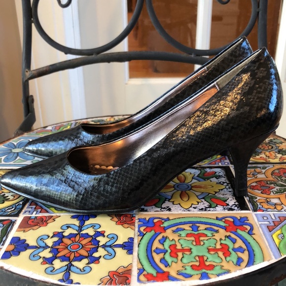 Rampage black snake print pointy toe pumps - Picture 3 of 8